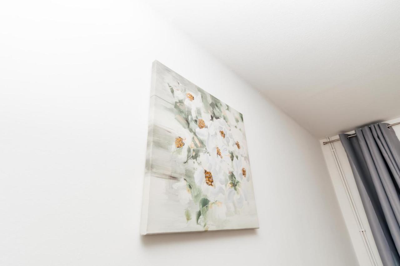 2 Bed Apartment-5 Guests - Business-Relocation-Parking - The Brighton Short Stay & Serviced Apartments מראה חיצוני תמונה