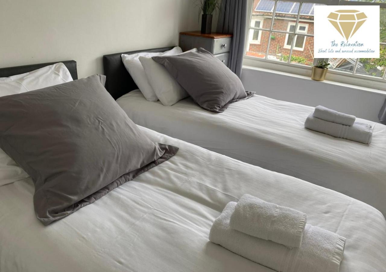 2 Bed Apartment-5 Guests - Business-Relocation-Parking - The Brighton Short Stay & Serviced Apartments מראה חיצוני תמונה
