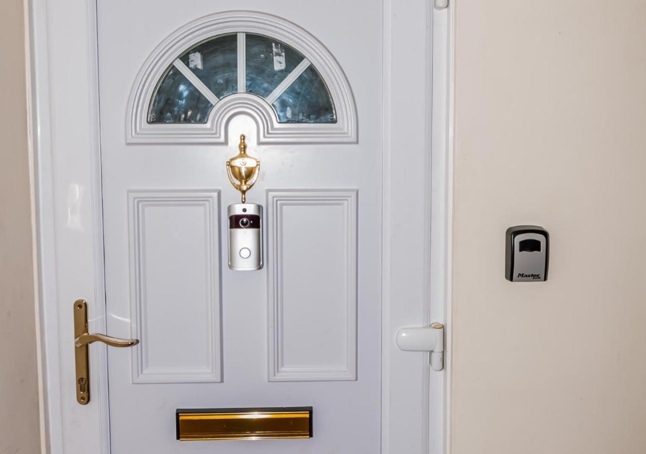 2 Bed Apartment-5 Guests - Business-Relocation-Parking - The Brighton Short Stay & Serviced Apartments מראה חיצוני תמונה