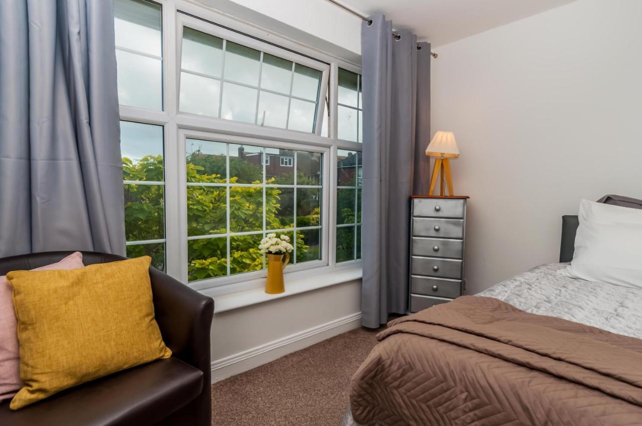 2 Bed Apartment-5 Guests - Business-Relocation-Parking - The Brighton Short Stay & Serviced Apartments מראה חיצוני תמונה